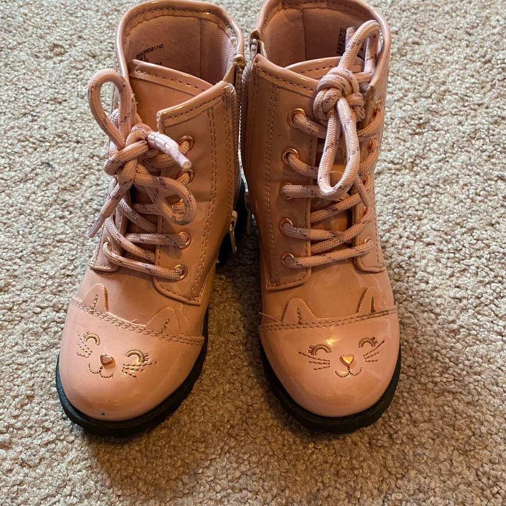 Combat boots